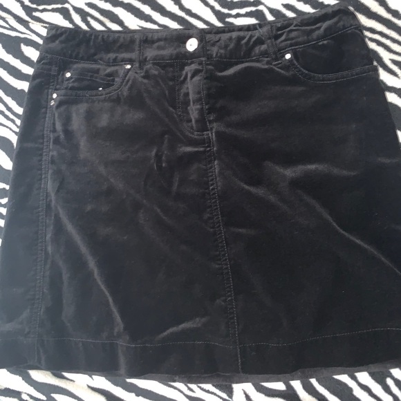SOLD - ‼️White House Velvet Black Mini Skirt‼️ - Picture 4 of 6